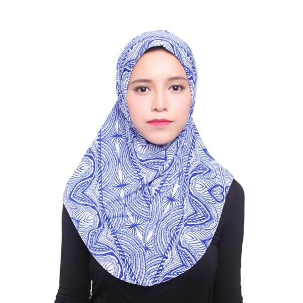 Beauté de femme musulmane, écharpe, foulard noir ninja, couverture complète