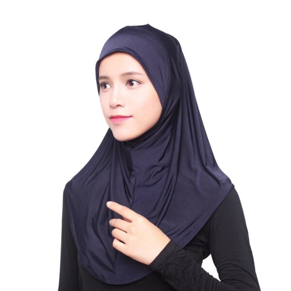 Beauté de femme musulmane, écharpe, foulard noir ninja, couverture complète