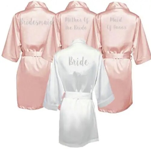 26170-2f93c2.jpg Kimono Personnalisé en Satin Rose Foncé avec Lettres Argentées pour Mariage