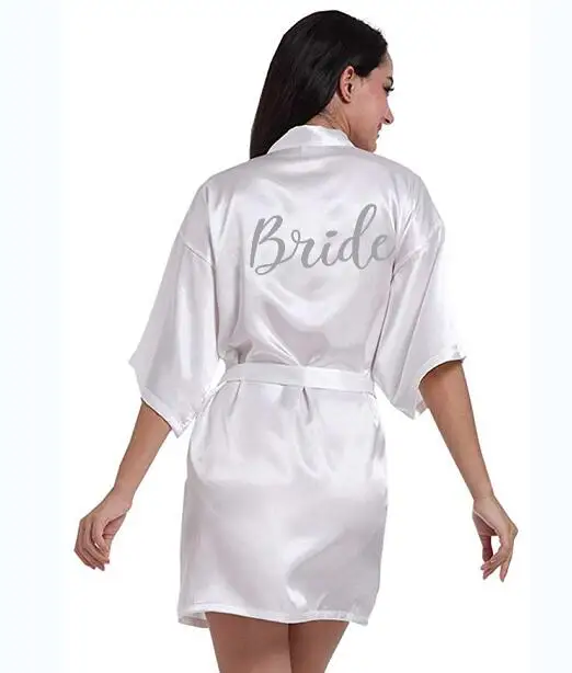 Kimono Personnalisé en Satin Rose Foncé avec Lettres Argentées pour Mariage