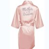 Kimono Personnalisé en Satin Rose Foncé avec Lettres Argentées pour Mariage