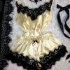 Pyjama satin femme – ensemble de nuit col V en dentelle avec nœud papillon