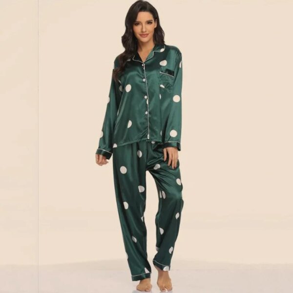 pyjama satin femme, imprimé léopard, vêtements de nuit