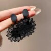 30733-47b2bf.jpg boucle d'oreille femme en forme de fleur pour femmes, bijoux de fête, de couleur noire, à géométrie ronde