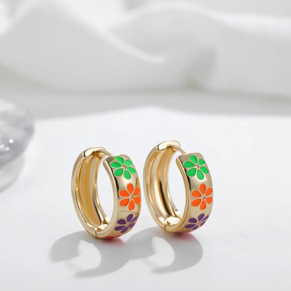 Petites boucle d'oreille femme Huggie Vintage en Émail Tendance, Bijou à la Mode en Forme de Fleur
