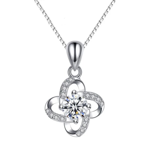 Collier femme avec pendentif en diamant trèfle à quatre feuilles pour femme, chaîne de clavicule courte et exquise