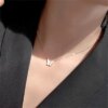 Collier femme avec pendentif papillon noir en opale pour femmes, chaîne de perles brillantes
