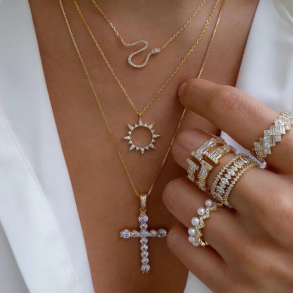 Collier femme bohèmes multicouches de couleur or et lune pour femmes, collier ras du cou avec fleur de Rose