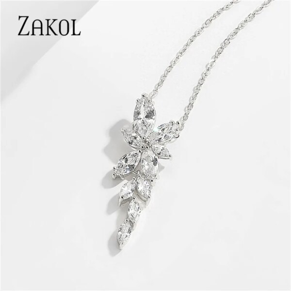 69982-38e1b9.jpg boucles d oreilles mariée pendantes pour femmes, en or blanc, en cristal