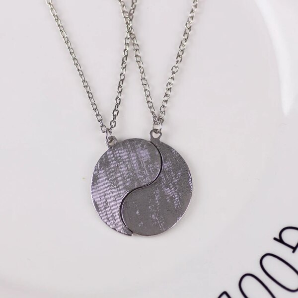 74833-cb4e97.jpg Collier Yin et Yang en alliage à deux pétales de poisson, pendentif de Couple, accessoires de bijoux à la mode, cadeau d'anniversaire, offre spéciale