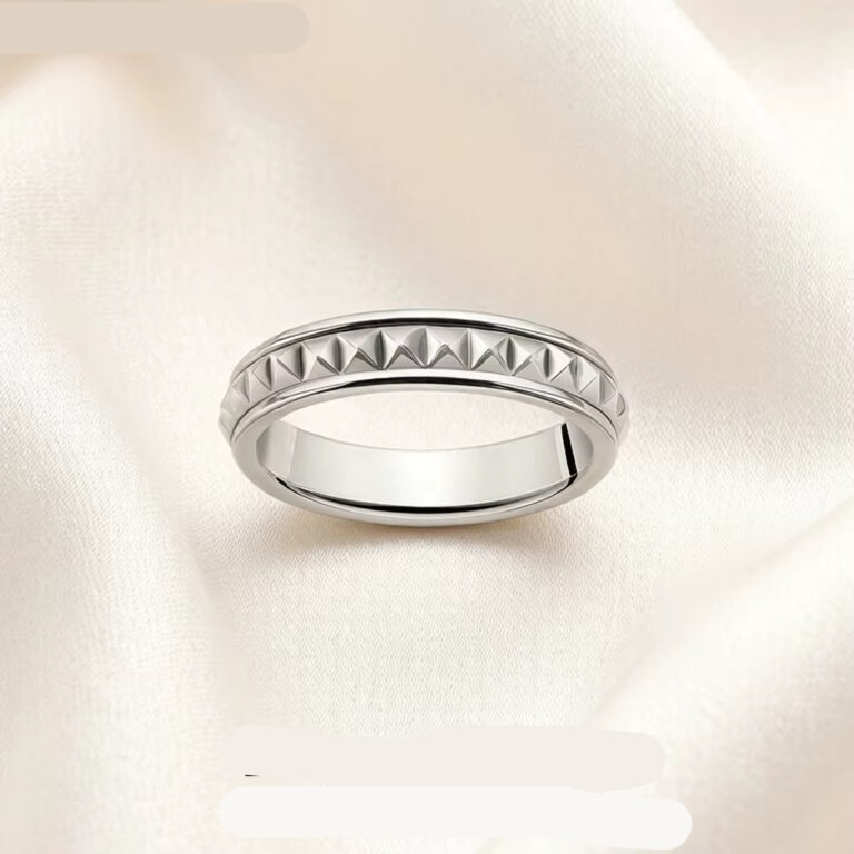 Bague de fiançailles homme : comment eviter l'achat joli mais impossible a porter ? - Bague de fiançailles homme